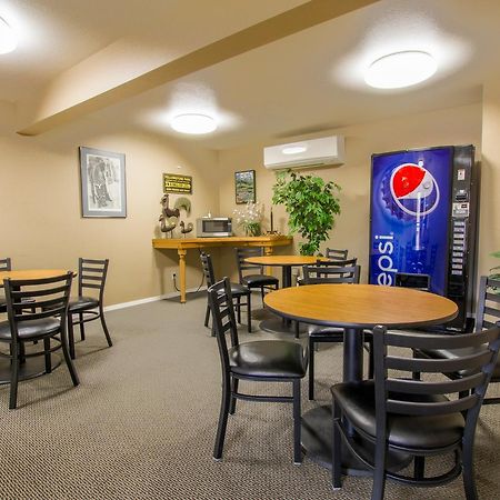 Travelodge By Wyndham Gardiner Yellowstone Park North Entr Exterior foto