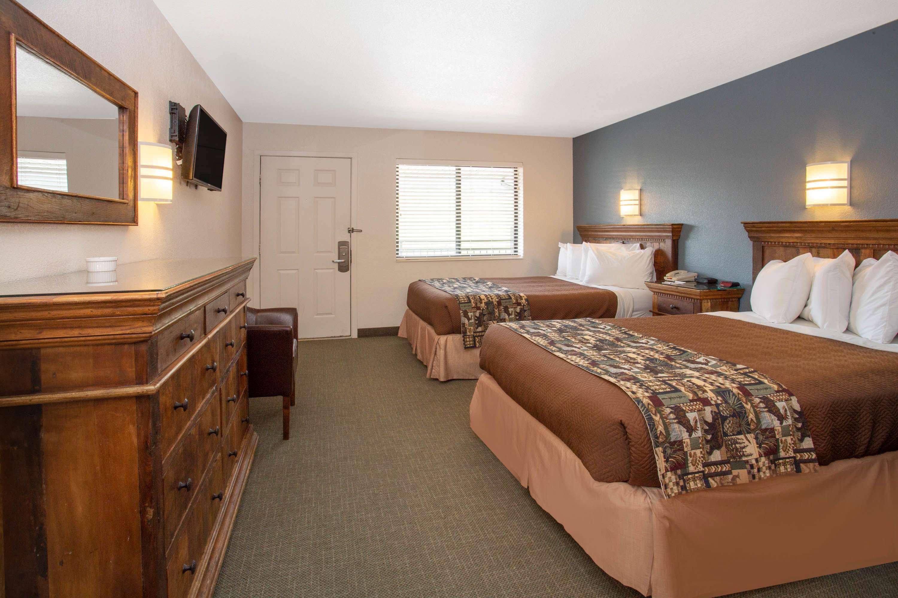 Travelodge By Wyndham Gardiner Yellowstone Park North Entr Exterior foto