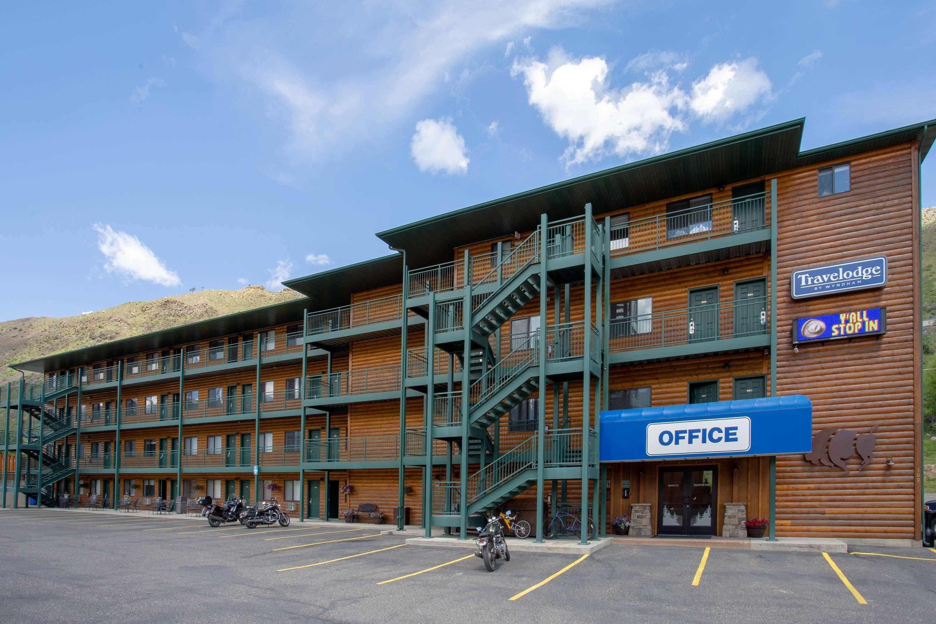 Travelodge By Wyndham Gardiner Yellowstone Park North Entr Exterior foto