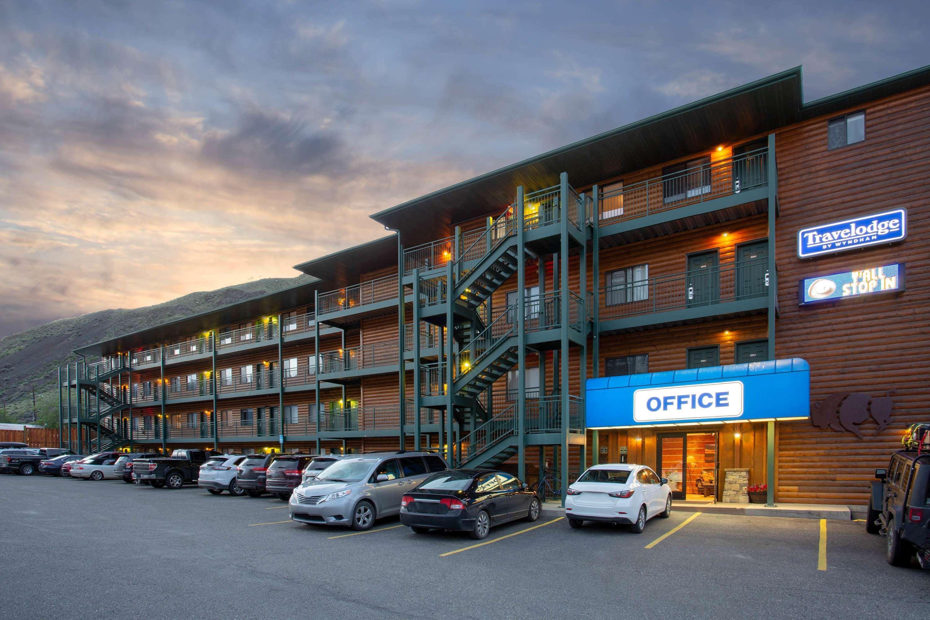 Travelodge By Wyndham Gardiner Yellowstone Park North Entr Exterior foto