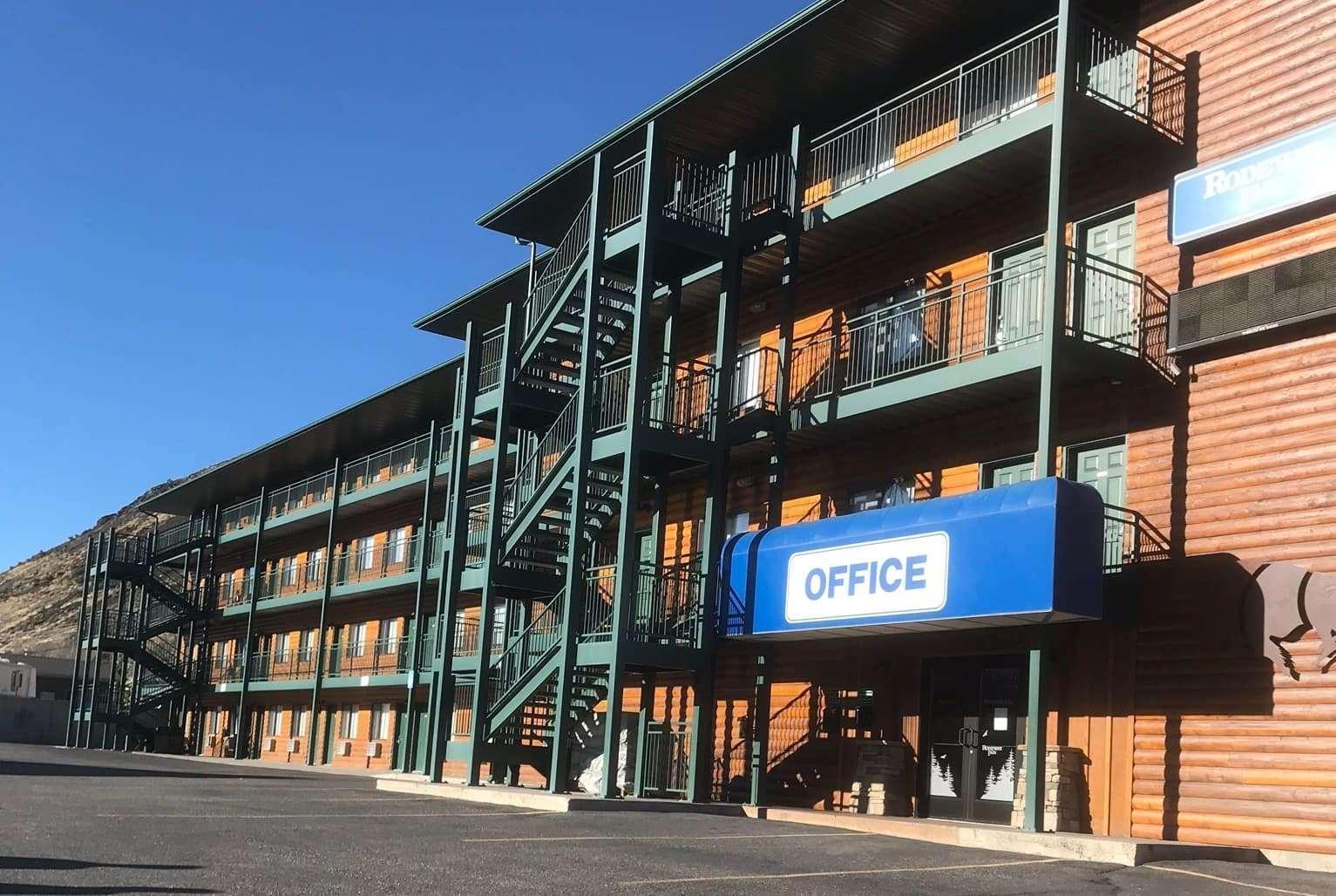 Travelodge By Wyndham Gardiner Yellowstone Park North Entr Exterior foto