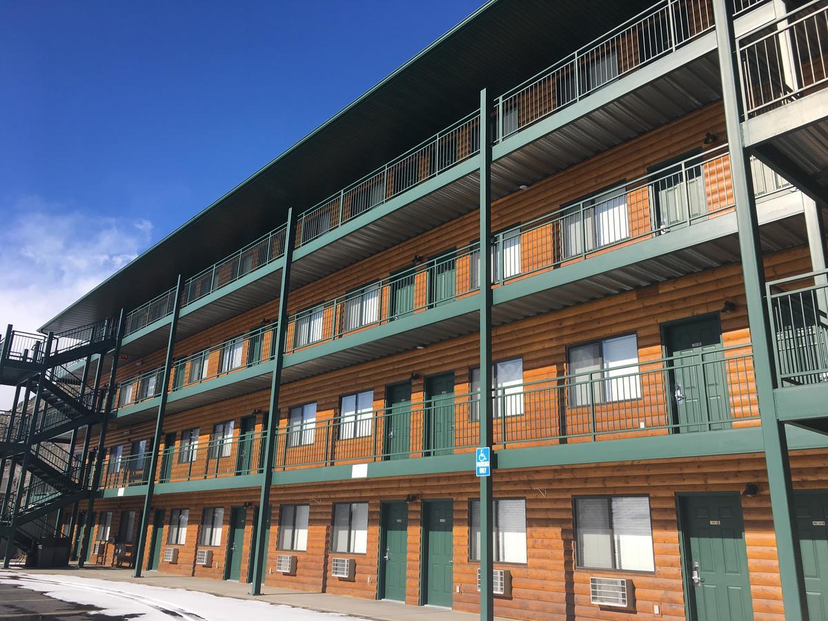 Travelodge By Wyndham Gardiner Yellowstone Park North Entr Exterior foto