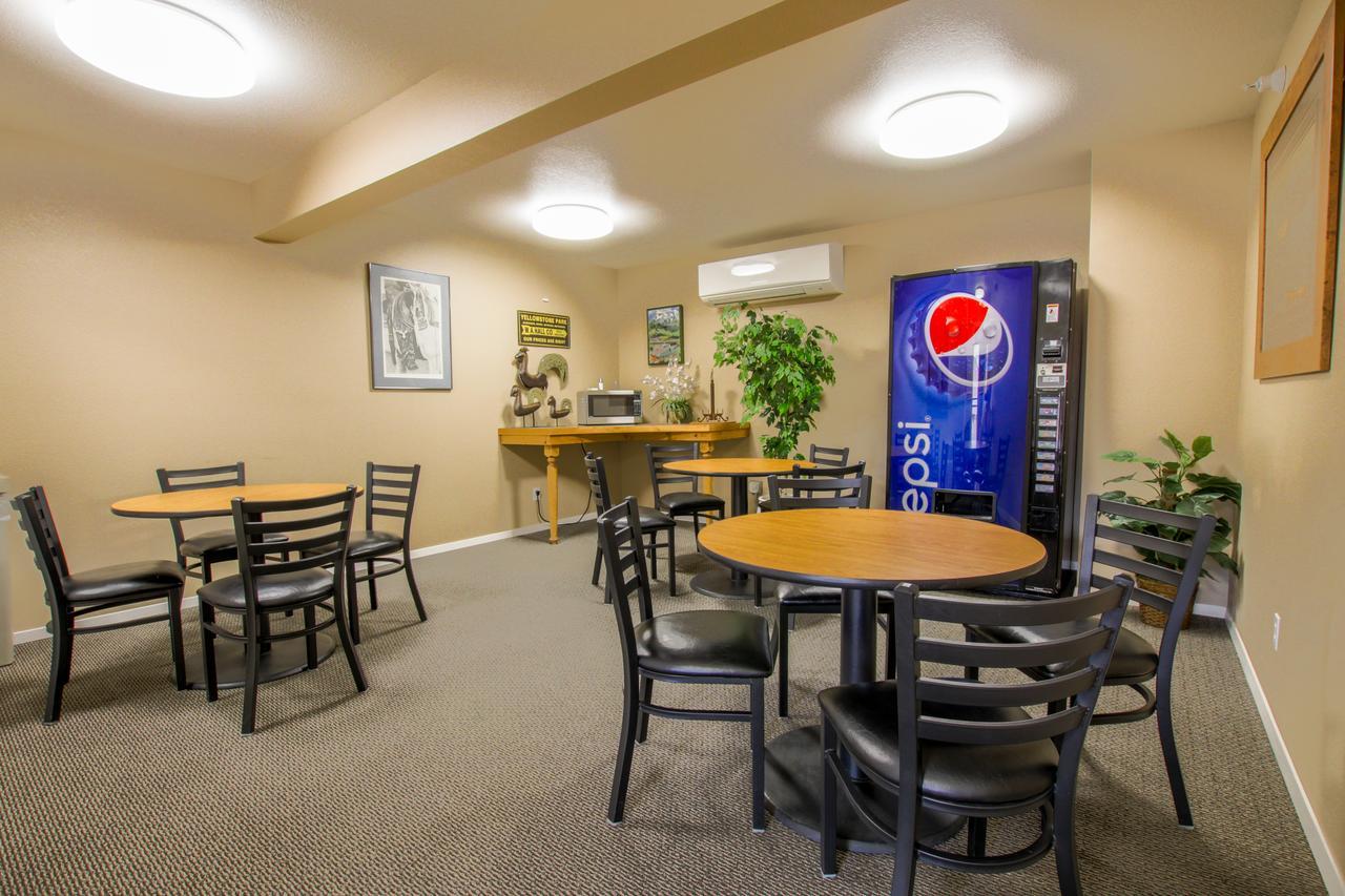 Travelodge By Wyndham Gardiner Yellowstone Park North Entr Exterior foto