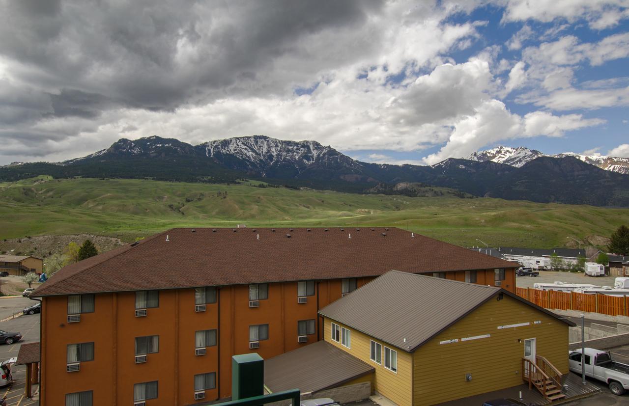 Travelodge By Wyndham Gardiner Yellowstone Park North Entr Exterior foto